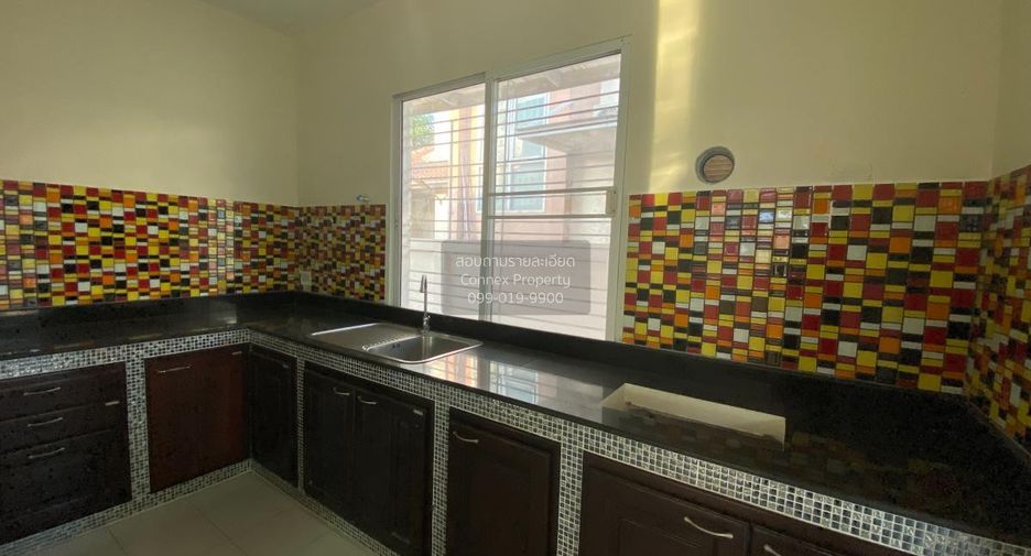 出售 4 卧室 独立屋 在 Sai Noi, Nonthaburi