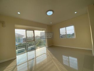 出售 4 卧室 独立屋 在 Sai Noi, Nonthaburi