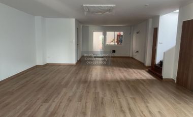 For sale 4 bedrooms house in Phra Khanong, Bangkok