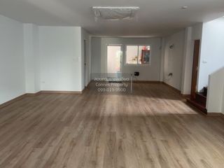 出售 4 卧室 独立屋 在 Phra Khanong, 曼谷