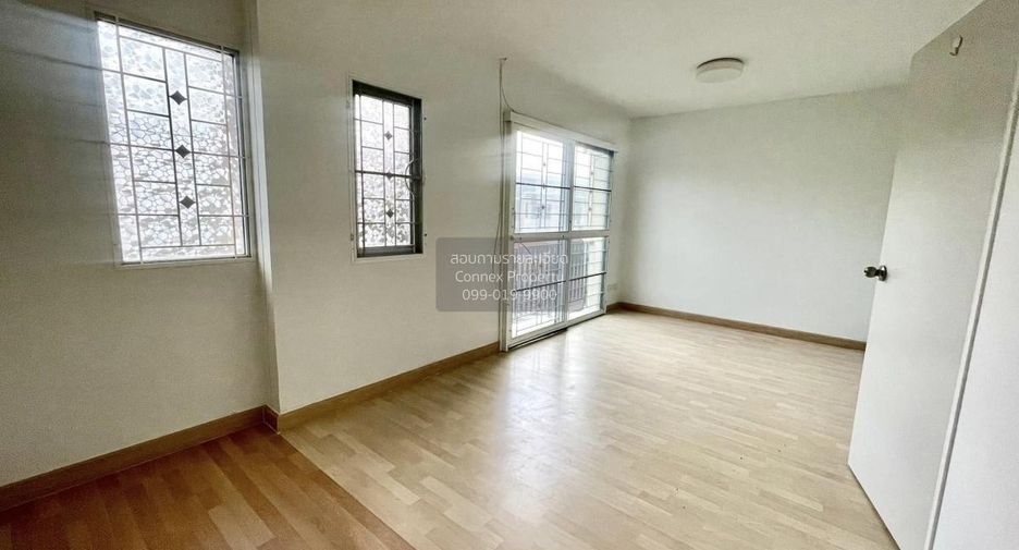 Reihenhaus zum Kauf mit 3 Zimmer in Pak Kret, Nonthaburi
