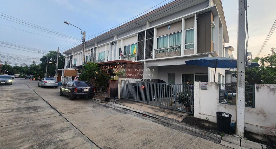 For sale 3 bedrooms townhouse in Sai Noi, Nonthaburi