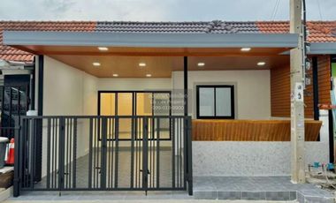 Reihenhaus zum Kauf mit 2 Zimmer in Bang Bua Thong, Nonthaburi
