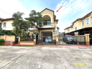 Haus zum Kauf mit 3 Zimmer in Khlong Sam Wa, Bangkok
