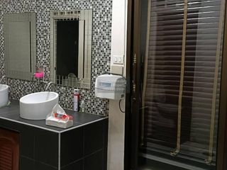 For sale 5 bedrooms retail Space in Chatuchak, Bangkok