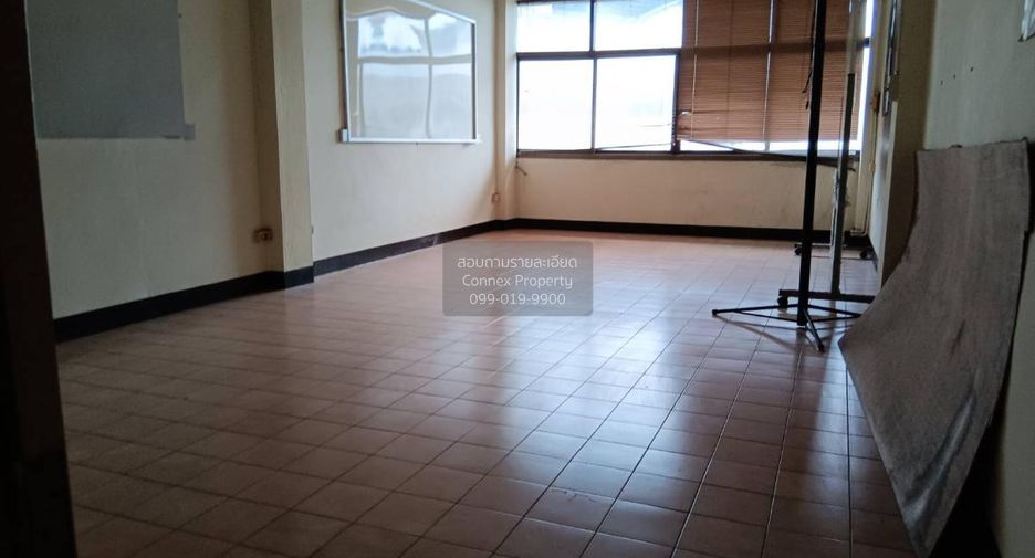 For sale 5 bedrooms retail Space in Chatuchak, Bangkok