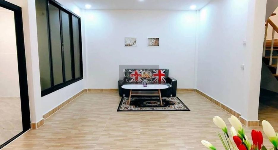 Casa adosada en venta de 4 habitaciones en Wang Thonglang, Bangkok