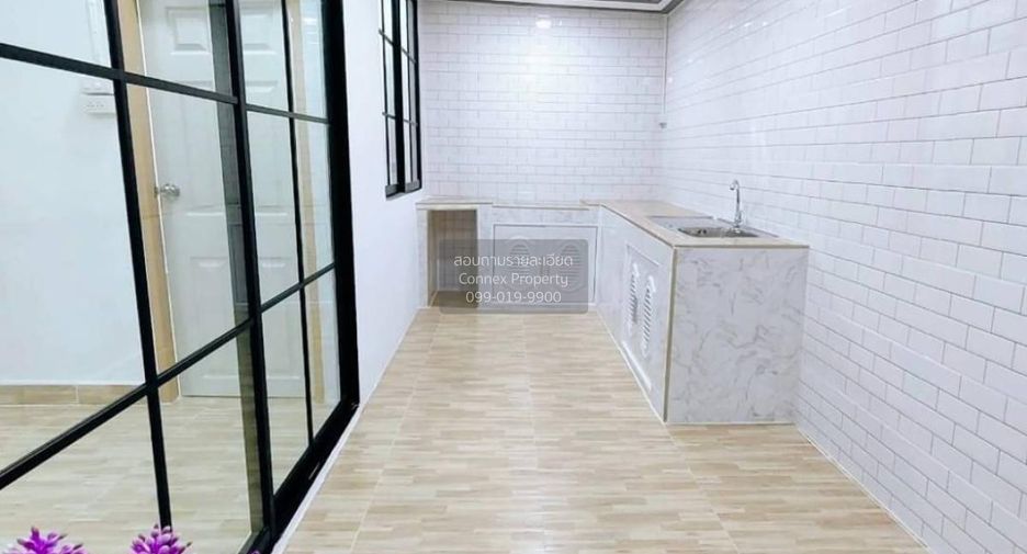 Casa adosada en venta de 4 habitaciones en Wang Thonglang, Bangkok