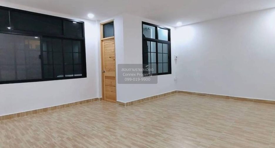 Casa adosada en venta de 4 habitaciones en Wang Thonglang, Bangkok