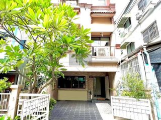 Casa adosada en venta de 3 habitaciones en Wang Thonglang, Bangkok