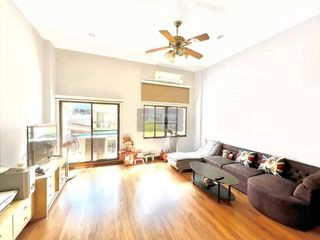 Casa adosada en venta de 3 habitaciones en Wang Thonglang, Bangkok