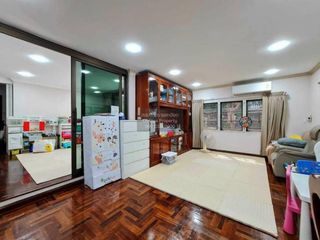Haus zum Kauf mit 4 Zimmer in Taling Chan, Bangkok