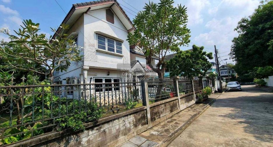 Haus zum Kauf mit 4 Zimmer in Taling Chan, Bangkok