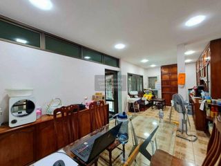 Haus zum Kauf mit 4 Zimmer in Taling Chan, Bangkok