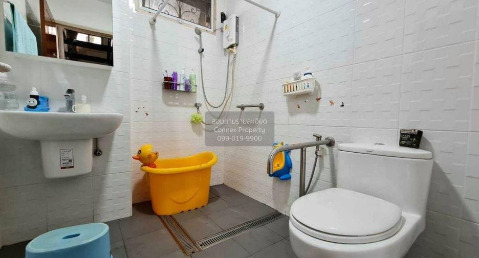 Haus zum Kauf mit 4 Zimmer in Taling Chan, Bangkok