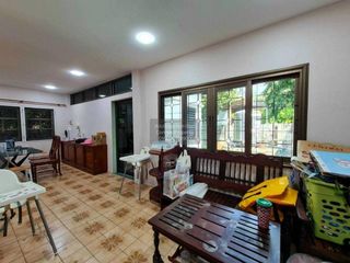 Haus zum Kauf mit 4 Zimmer in Taling Chan, Bangkok