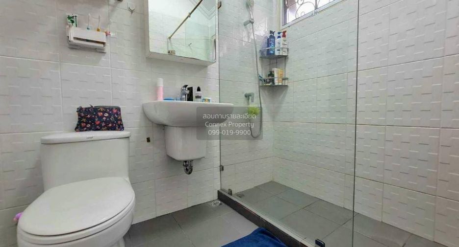 Haus zum Kauf mit 4 Zimmer in Taling Chan, Bangkok