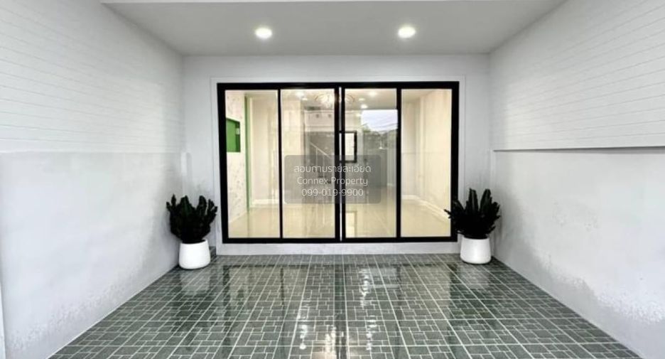 À vendre 3 chambres maison de ville à Pak Kret, Nonthaburi