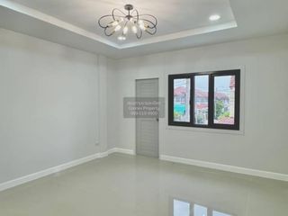 Reihenhaus zum Kauf mit 3 Zimmer in Pak Kret, Nonthaburi