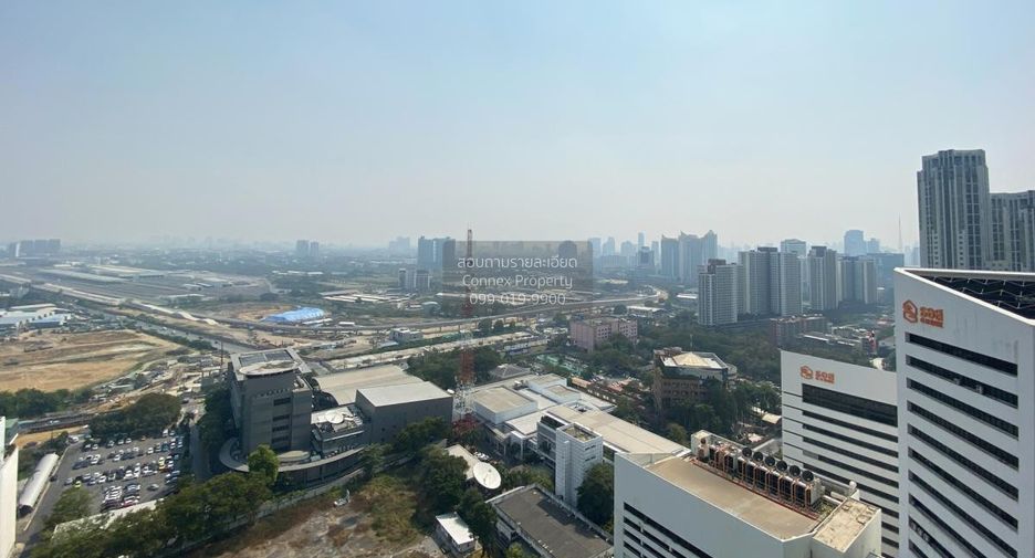 À vendre 2 chambres condo à Huai Khwang, Bangkok
