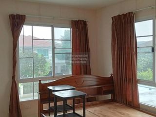 Haus zum Kauf mit 3 Zimmer in Khlong Sam Wa, Bangkok