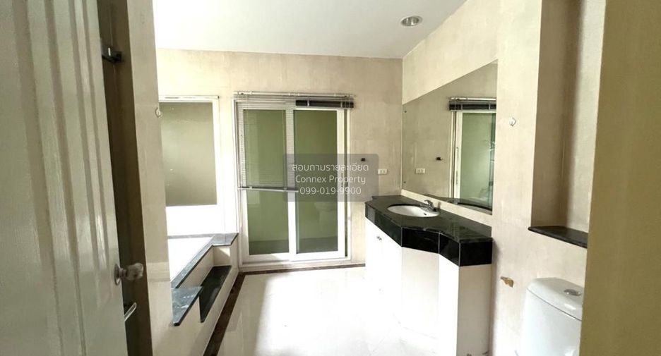 Casa en venta de 4 habitaciones en Mueang Nonthaburi, Nonthaburi