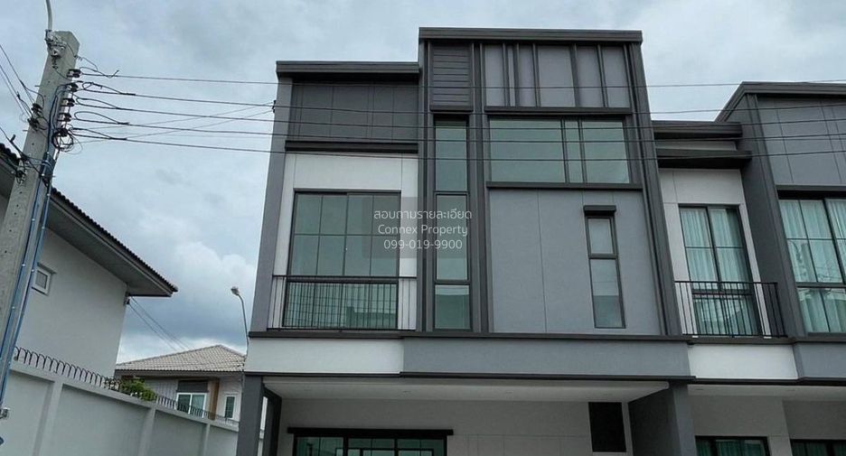For sale 4 ベッドルーム townhouse in Sai Mai, Bangkok