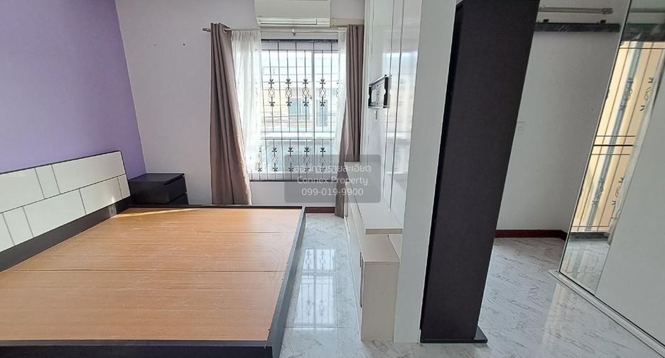 For rent 3 bedrooms townhouse in Suan Luang, Bangkok