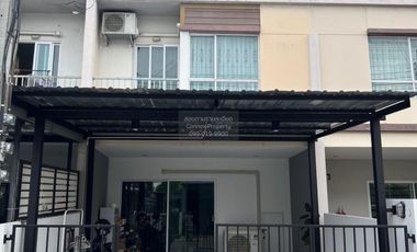 For rent 3 bedrooms townhouse in Suan Luang, Bangkok