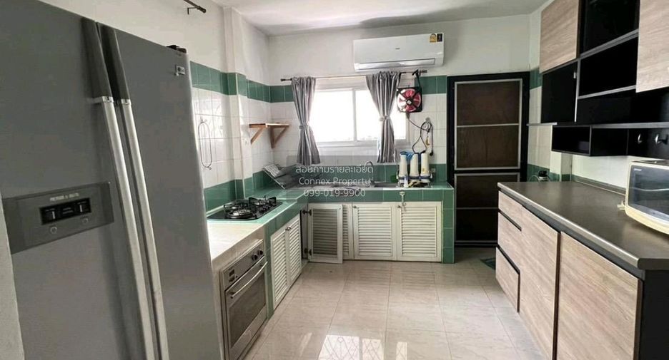 For rent 3 bedrooms house in Saphan Sung, Bangkok
