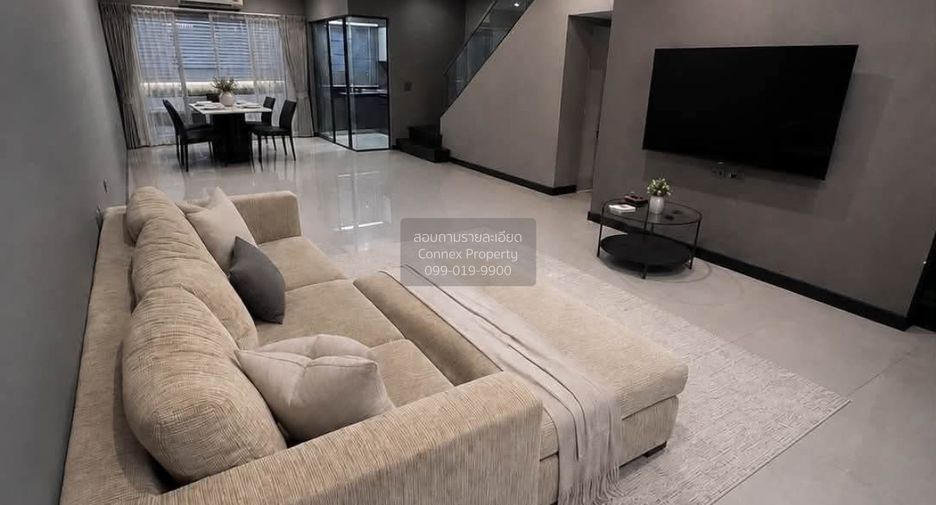 Casa adosada en alquiler de 3 habitaciones en Lat Phrao, Bangkok