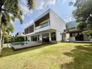 Haus zur Miete mit 4 Zimmer in Mueang Phuket, Phuket