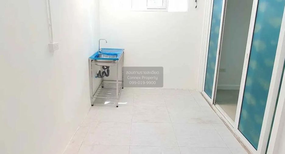 For rent 4 bedrooms townhouse in Sai Mai, Bangkok