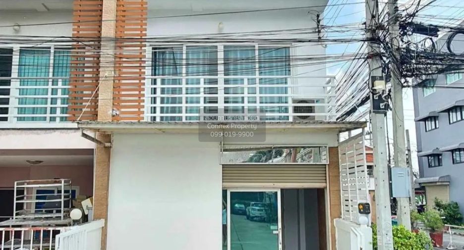For rent 4 bedrooms townhouse in Sai Mai, Bangkok