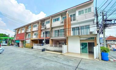 For rent 4 bedrooms townhouse in Sai Mai, Bangkok