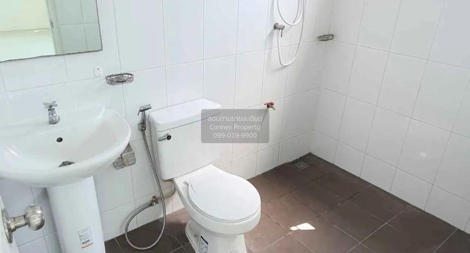 For rent 4 bedrooms townhouse in Sai Mai, Bangkok