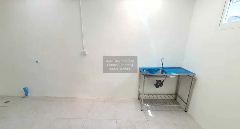 For rent 4 bedrooms townhouse in Sai Mai, Bangkok