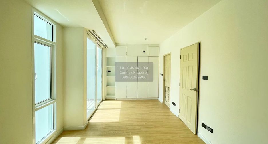 For rent 3 bedrooms townhouse in Mueang Pathum Thani, Pathum Thani