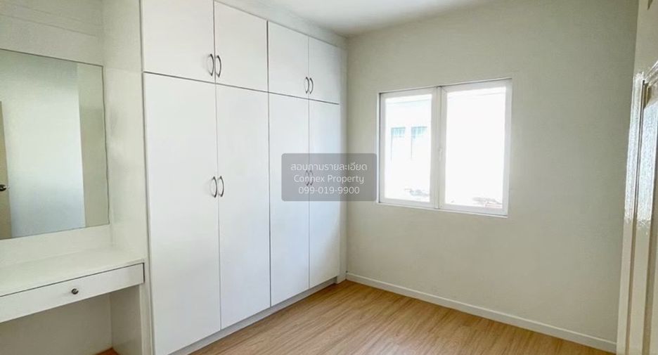 For rent 3 bedrooms townhouse in Mueang Pathum Thani, Pathum Thani
