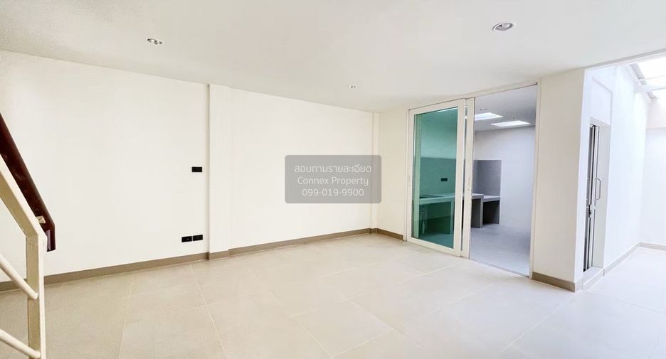 For rent 3 bedrooms townhouse in Mueang Pathum Thani, Pathum Thani