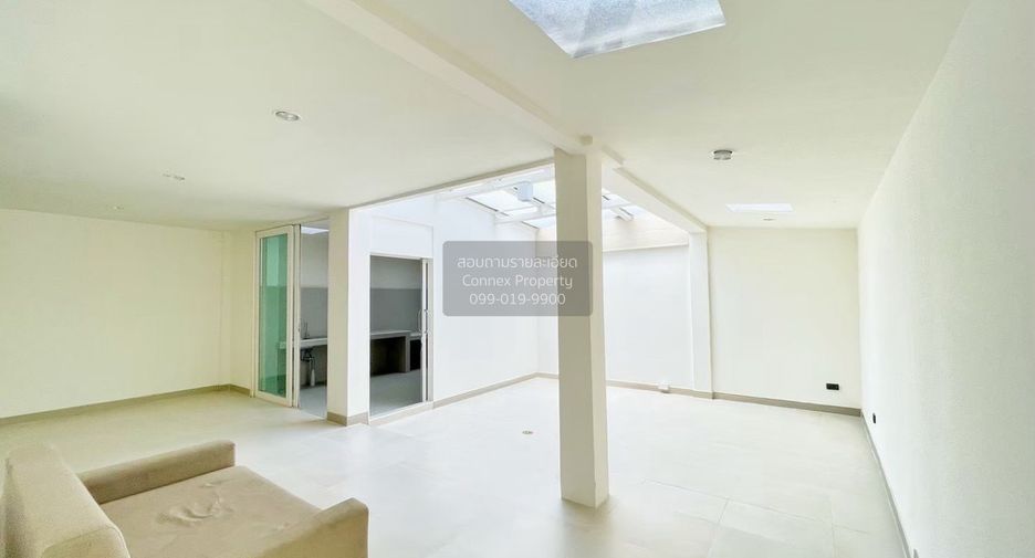 For rent 3 bedrooms townhouse in Mueang Pathum Thani, Pathum Thani