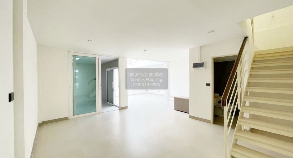 For rent 3 bedrooms townhouse in Mueang Pathum Thani, Pathum Thani