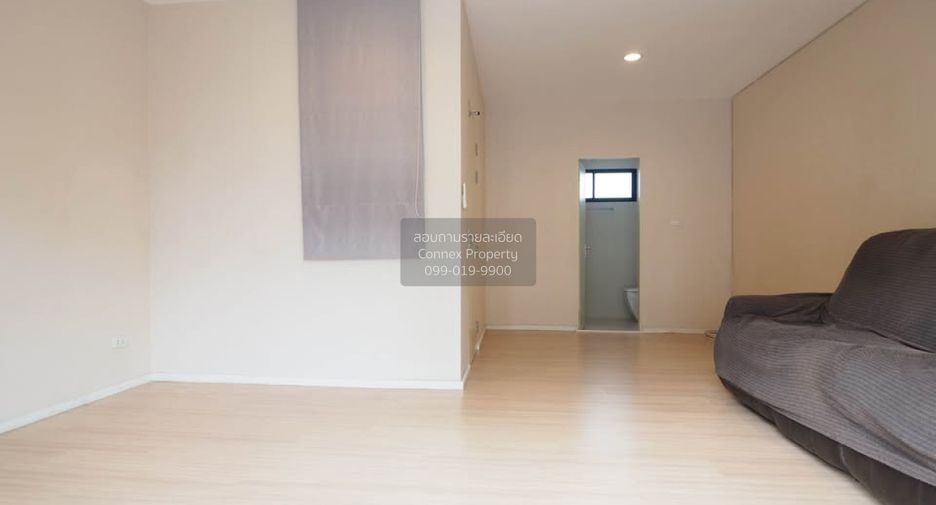 For rent 3 bedrooms townhouse in Bang Kapi, Bangkok