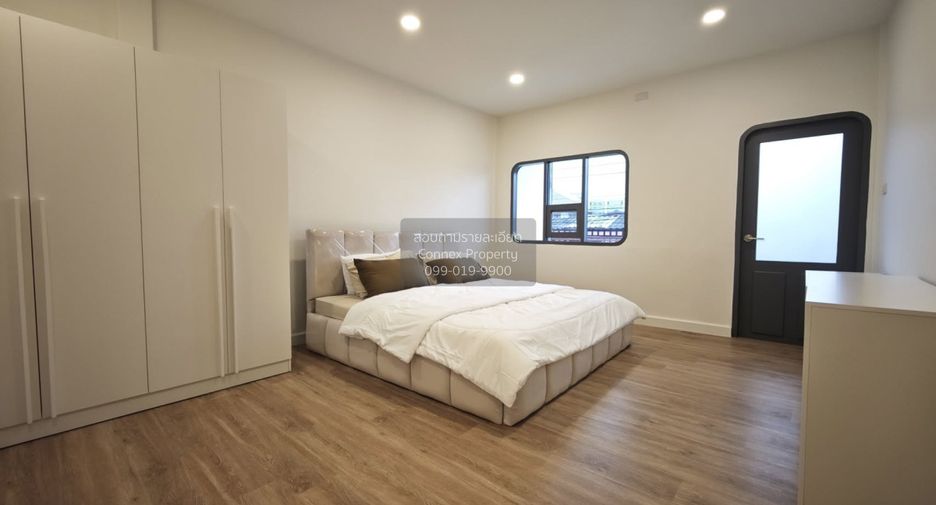 For rent 3 bedrooms townhouse in Lat Phrao, Bangkok