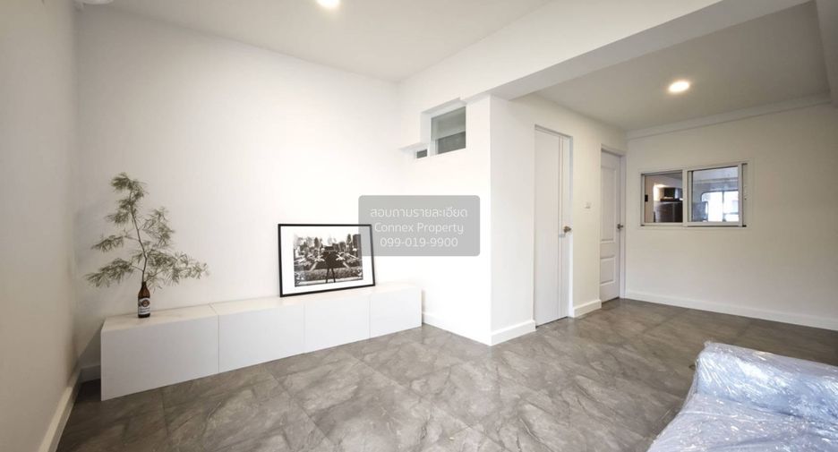 For rent 3 bedrooms townhouse in Lat Phrao, Bangkok