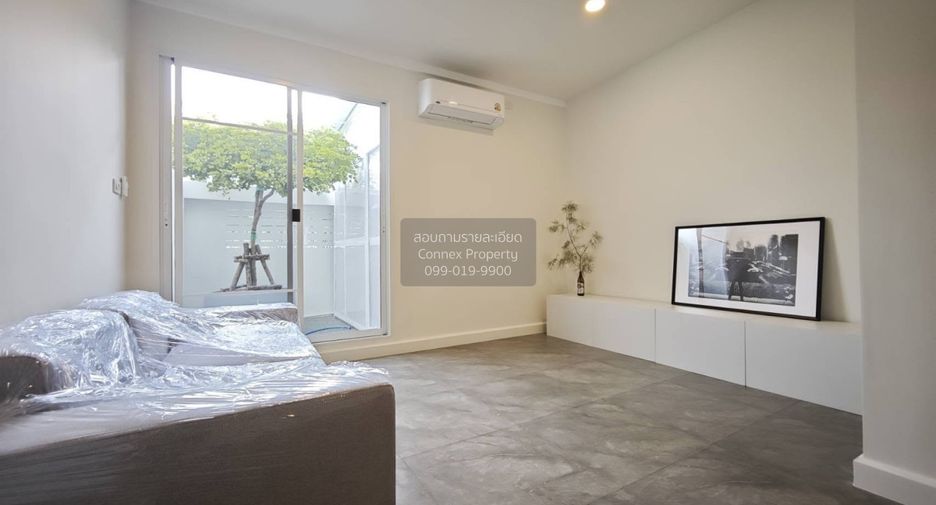 For rent 3 bedrooms townhouse in Lat Phrao, Bangkok