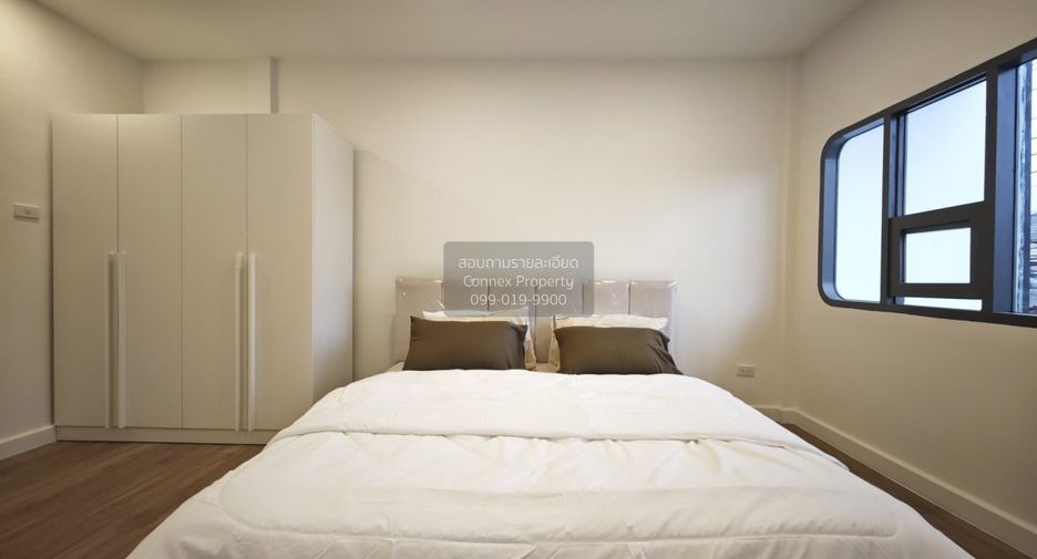 For rent 3 bedrooms townhouse in Lat Phrao, Bangkok