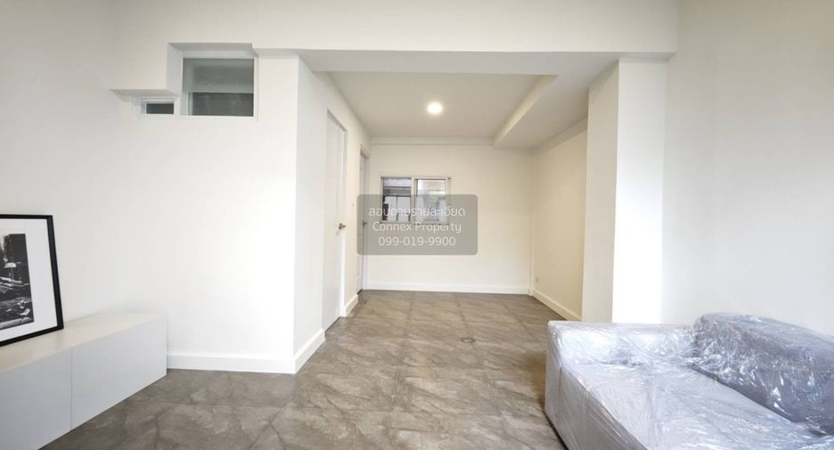 For rent 3 bedrooms townhouse in Lat Phrao, Bangkok