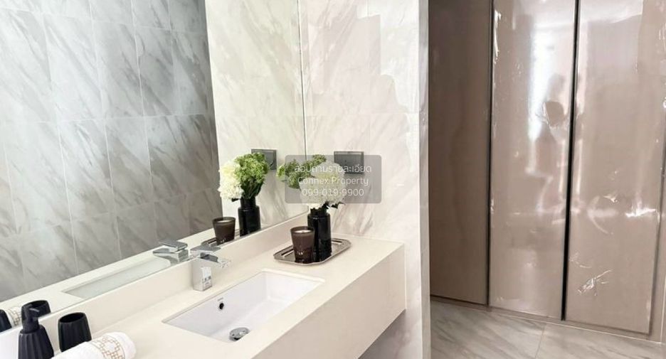 For rent 3 bedrooms condo in Khlong Toei, Bangkok
