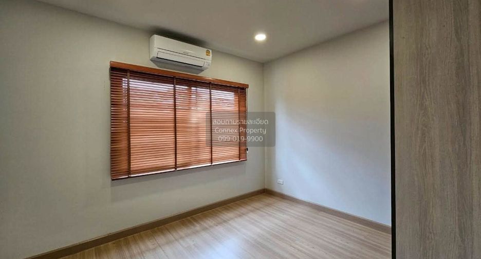 Casa adosada en alquiler de 3 habitaciones en Bang Phli, Samut Prakan